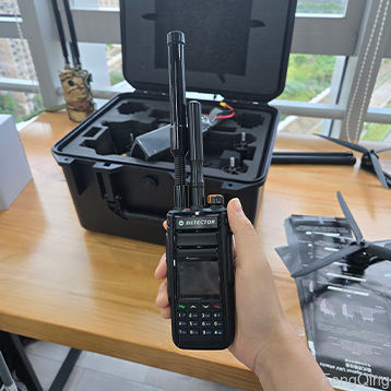 Portable 1km handheld drone detection device